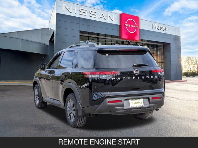 2025 Nissan Pathfinder SV