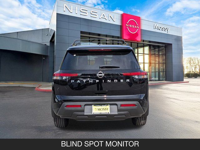 2025 Nissan Pathfinder SV