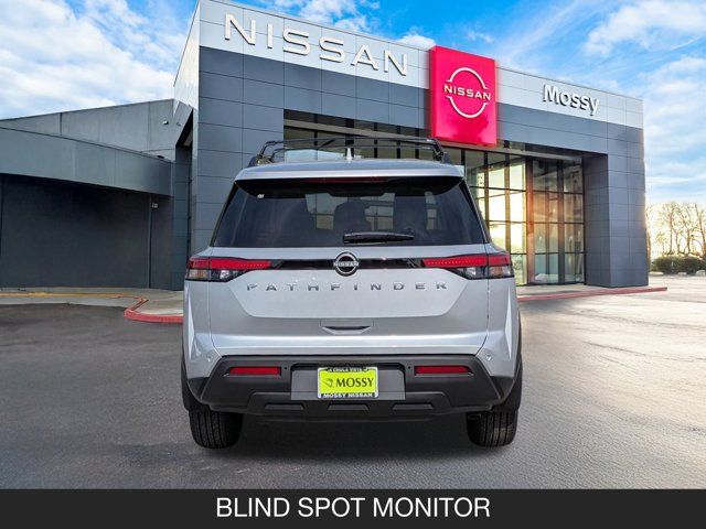 2025 Nissan Pathfinder SV