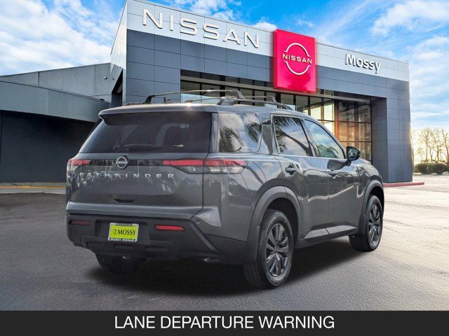 2025 Nissan Pathfinder SV