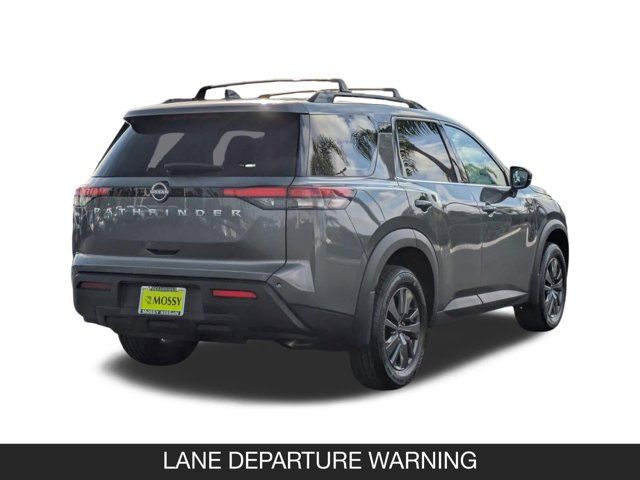 2025 Nissan Pathfinder SV