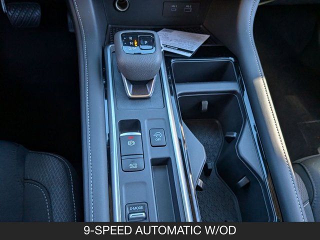 2025 Nissan Pathfinder SV