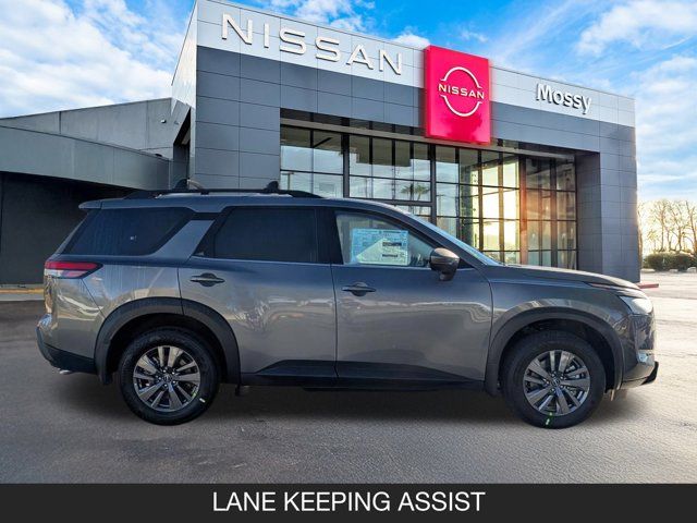 2025 Nissan Pathfinder SV