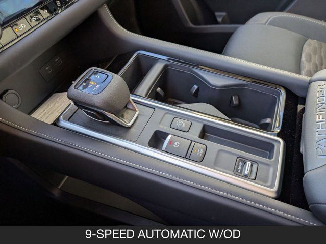 2025 Nissan Pathfinder SV