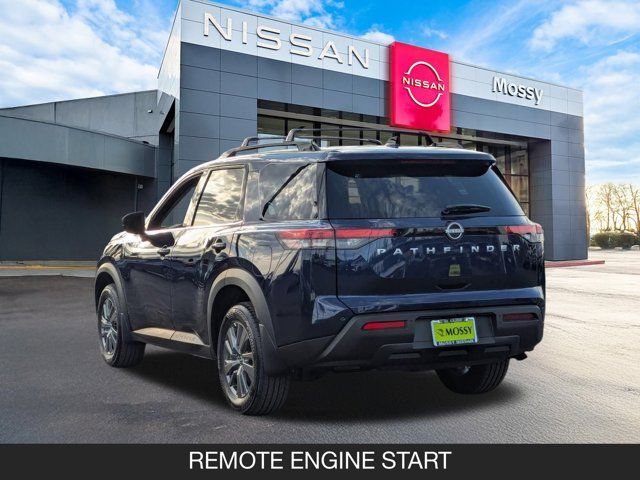 2025 Nissan Pathfinder SV