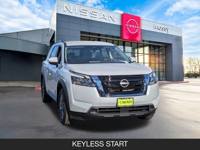 2025 Nissan Pathfinder SV