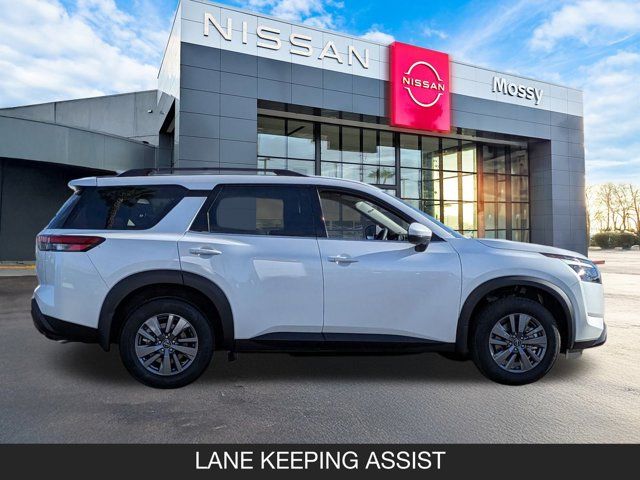 2025 Nissan Pathfinder SV