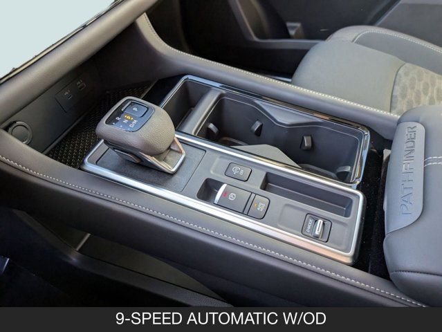 2025 Nissan Pathfinder SV