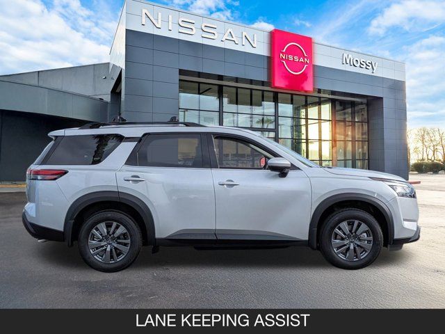 2025 Nissan Pathfinder SV