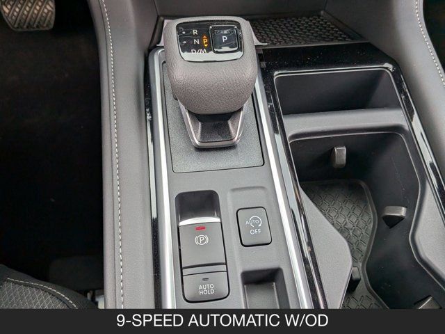 2025 Nissan Pathfinder SV