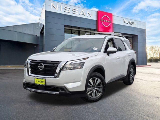 2025 Nissan Pathfinder SL