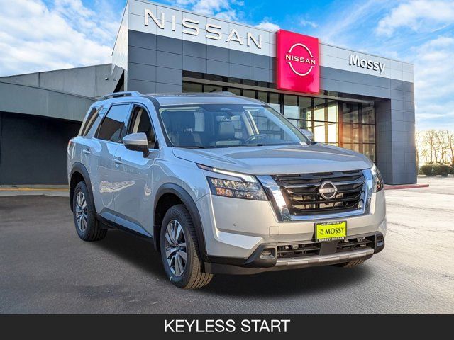2025 Nissan Pathfinder SL