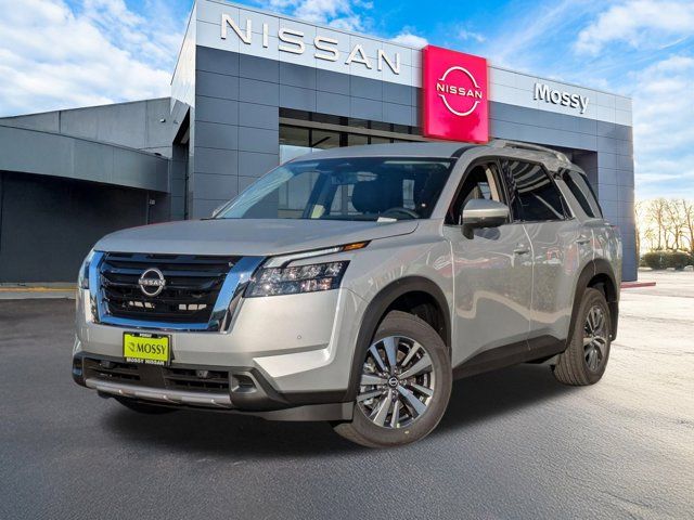 2025 Nissan Pathfinder SL