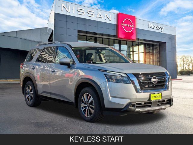 2025 Nissan Pathfinder SL
