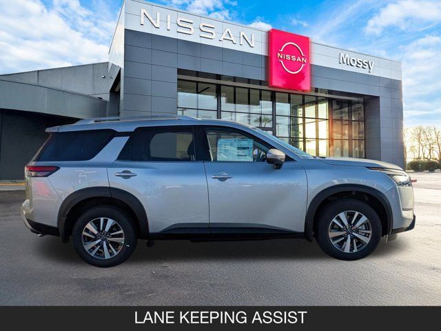 2025 Nissan Pathfinder SL
