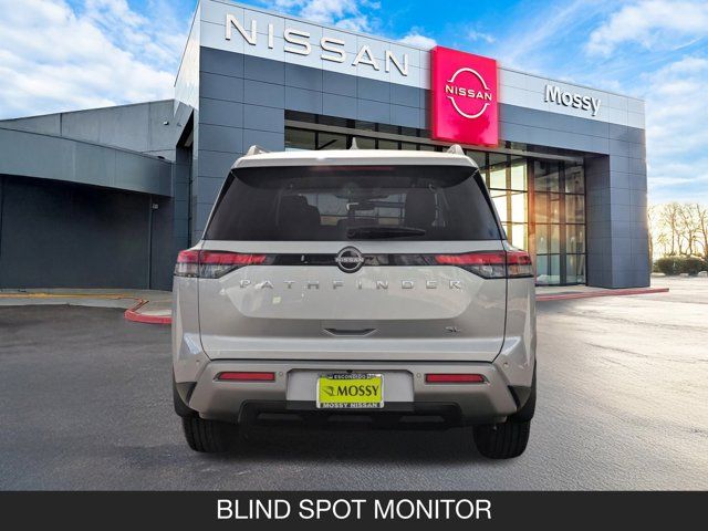 2025 Nissan Pathfinder SL