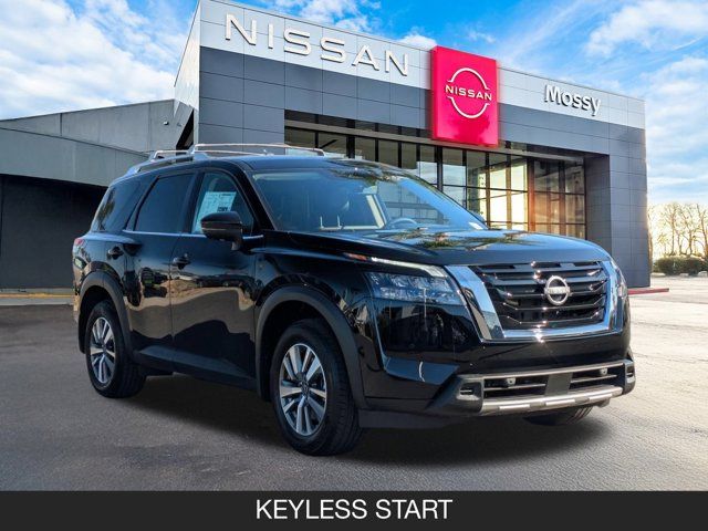 2025 Nissan Pathfinder SL