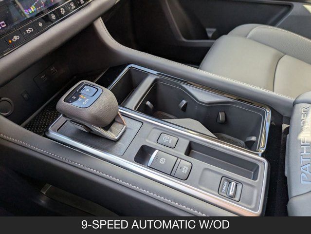 2025 Nissan Pathfinder SL