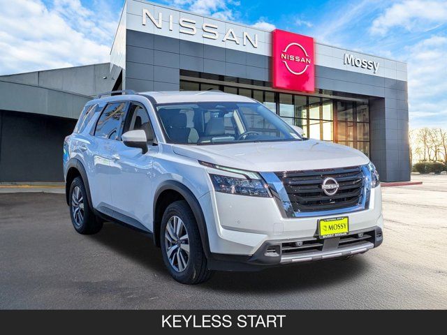 2025 Nissan Pathfinder SL