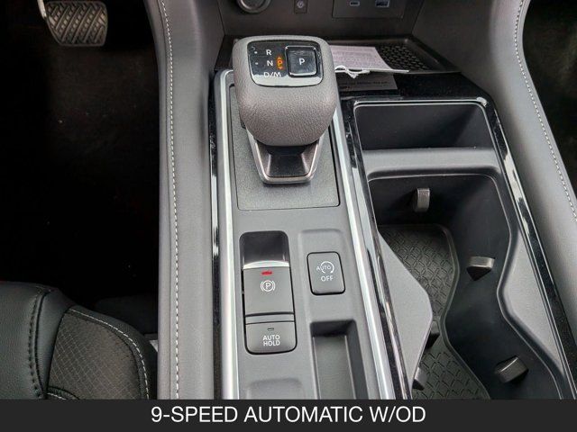 2025 Nissan Pathfinder SL