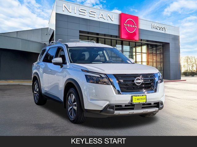 2025 Nissan Pathfinder SL