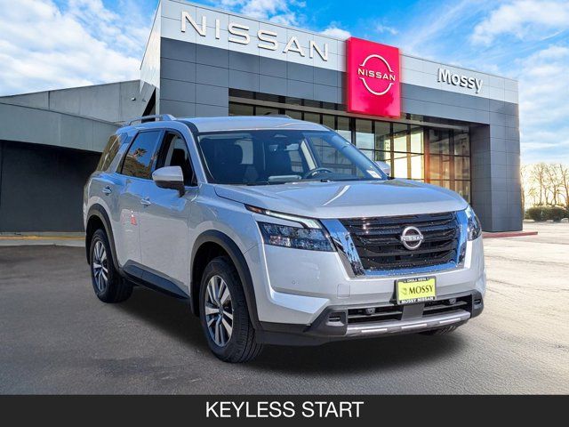 2025 Nissan Pathfinder SL