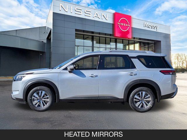2025 Nissan Pathfinder SL