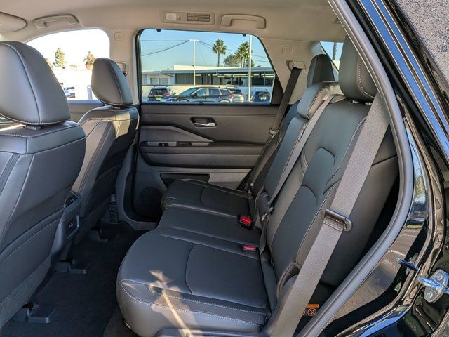 2025 Nissan Pathfinder SL 2025 Nissan Pathfinder SL