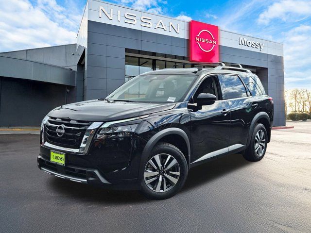 2025 Nissan Pathfinder SL