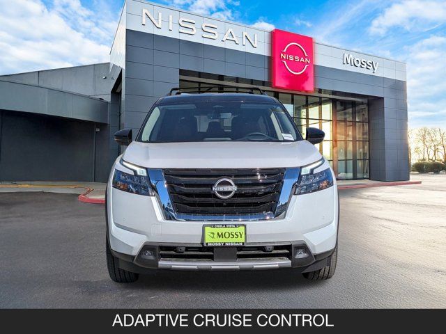 2025 Nissan Pathfinder Platinum