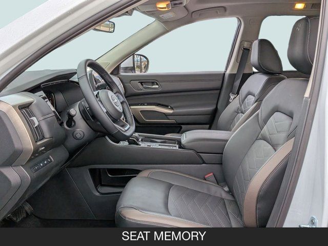 2025 Nissan Pathfinder Platinum
