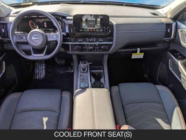 2025 Nissan Pathfinder Platinum