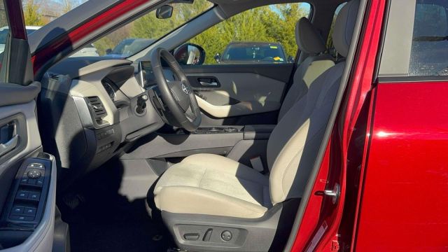 2025 Nissan Rogue AWD SV