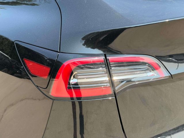 2025 Tesla Model Y Long Range AWD *Ltd Avail*