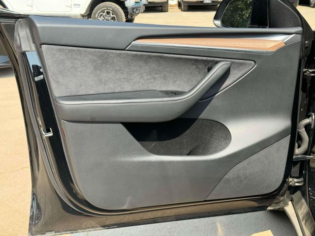 2025 Tesla Model Y Long Range AWD *Ltd Avail*