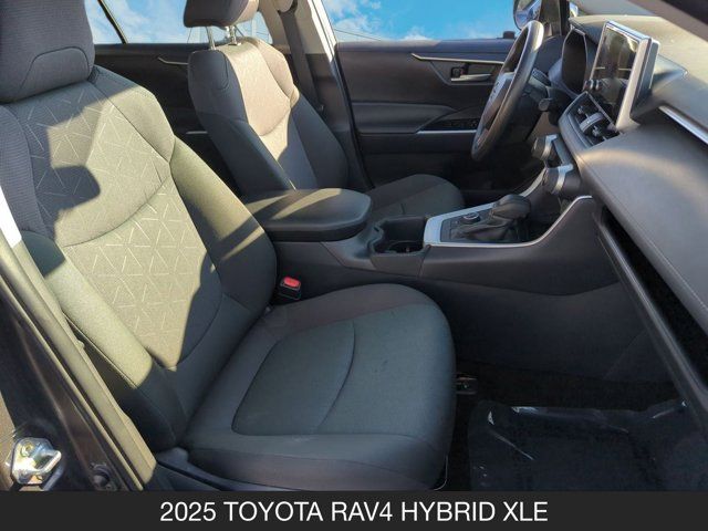 2025 Toyota Rav4 Hybrid XLE