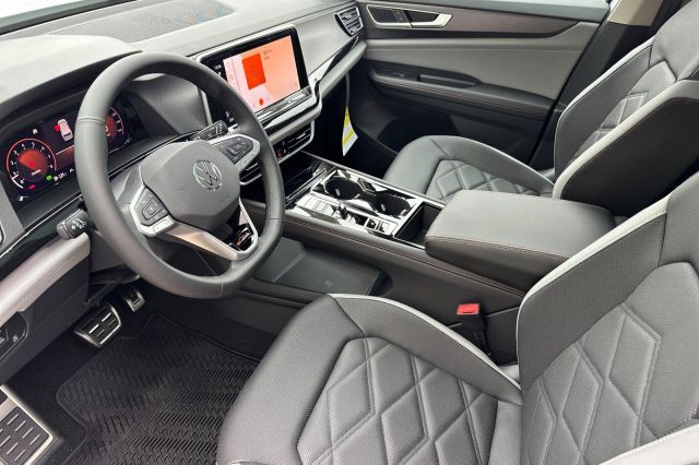 2025 Volkswagen Atlas 2.0T Peak Edition 2025 Volkswagen Atlas 2.0T Peak Edition