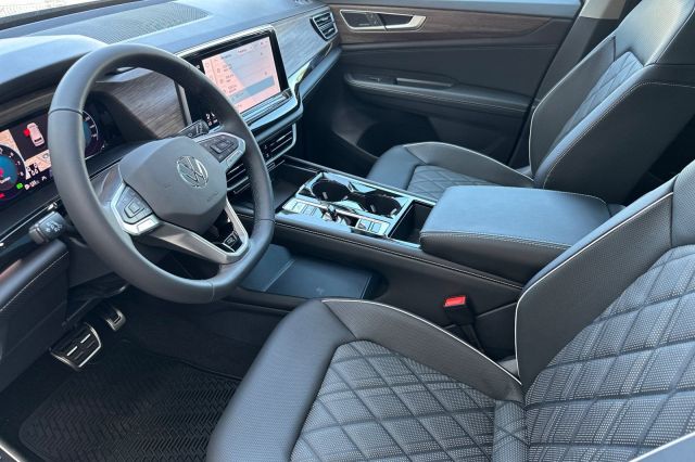 2025 Volkswagen Atlas 2.0T SEL Premium R-Line 2025 Volkswagen Atlas 2.0T SEL Premium R-Line