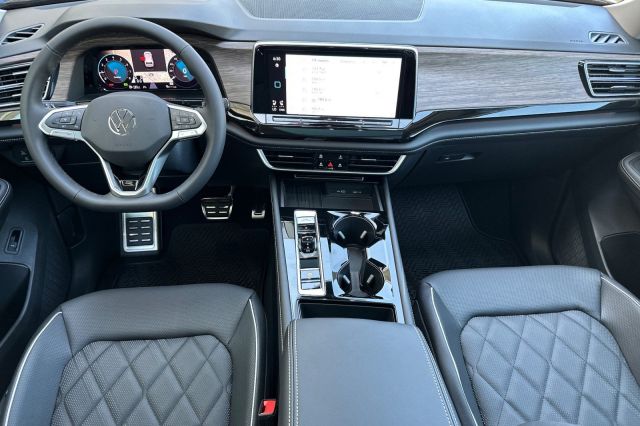 2025 Volkswagen Atlas 2.0T SEL Premium R-Line 2025 Volkswagen Atlas 2.0T SEL Premium R-Line