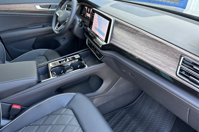 2025 Volkswagen Atlas 2.0T SEL Premium R-Line 2025 Volkswagen Atlas 2.0T SEL Premium R-Line