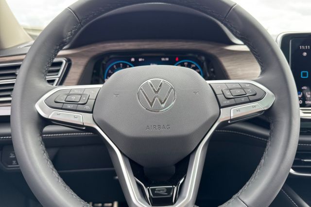 2025 Volkswagen Atlas 2.0T SEL Premium R-Line 2025 Volkswagen Atlas 2.0T SEL Premium R-Line