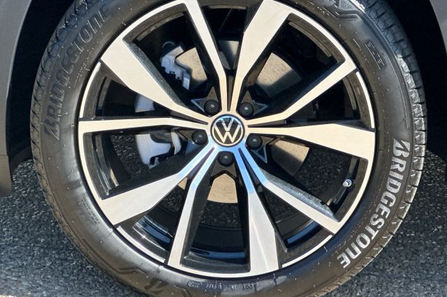 2025 Volkswagen Atlas 2.0T SEL Premium R-Line 2025 Volkswagen Atlas 2.0T SEL Premium R-Line