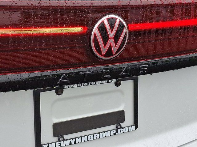 2025 Volkswagen Atlas Cross Sport 2.0T SEL R-Line Black
