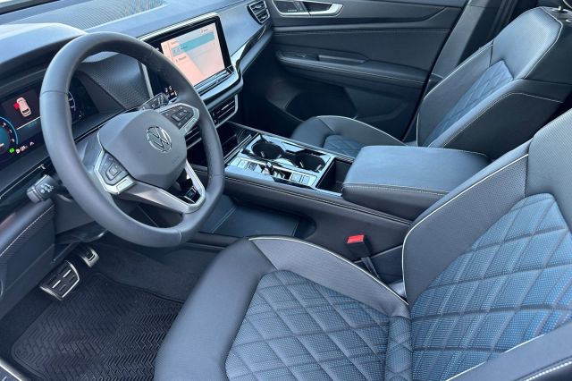 2025 Volkswagen Atlas Cross Sport 2.0T SEL Premium R-Line 2025 Volkswagen Atlas Cross Sport 2.0T SEL Premium R-Line