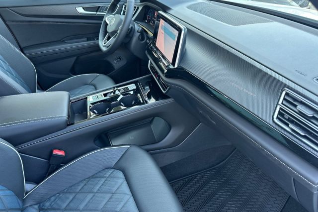 2025 Volkswagen Atlas Cross Sport 2.0T SEL Premium R-Line 2025 Volkswagen Atlas Cross Sport 2.0T SEL Premium R-Line
