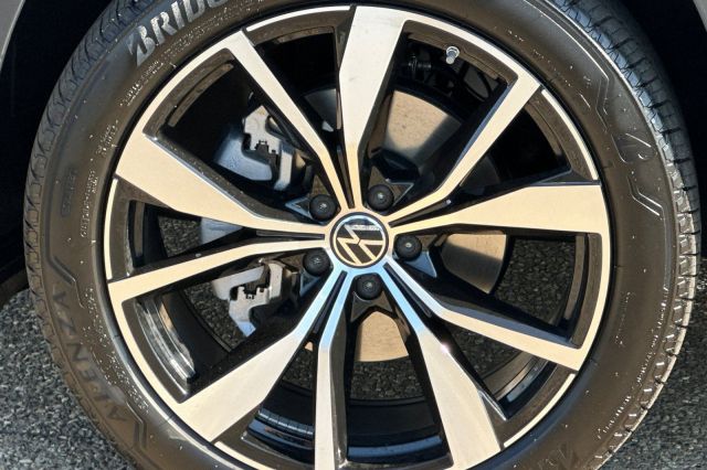 2025 Volkswagen Atlas Cross Sport 2.0T SEL Premium R-Line 2025 Volkswagen Atlas Cross Sport 2.0T SEL Premium R-Line