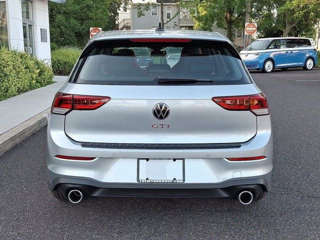 2025 Volkswagen Golf GTI SE