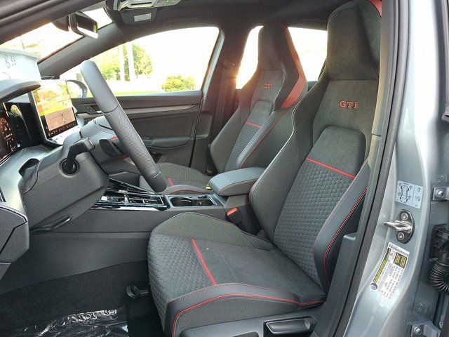 2025 Volkswagen Golf GTI SE