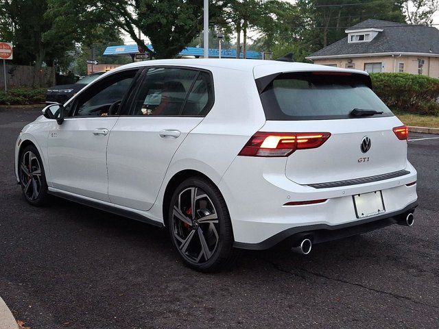 2025 Volkswagen Golf GTI SE
