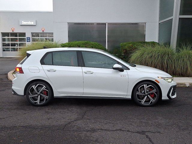 2025 Volkswagen Golf GTI SE